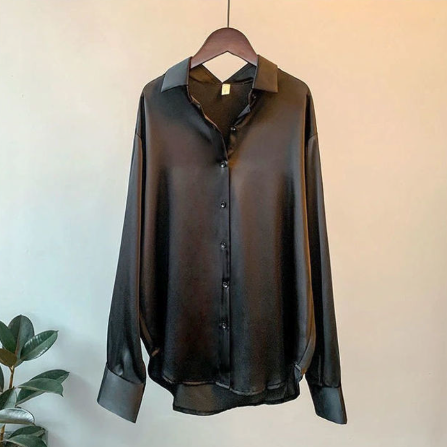 Satin Flow – Minimalistische Blouse