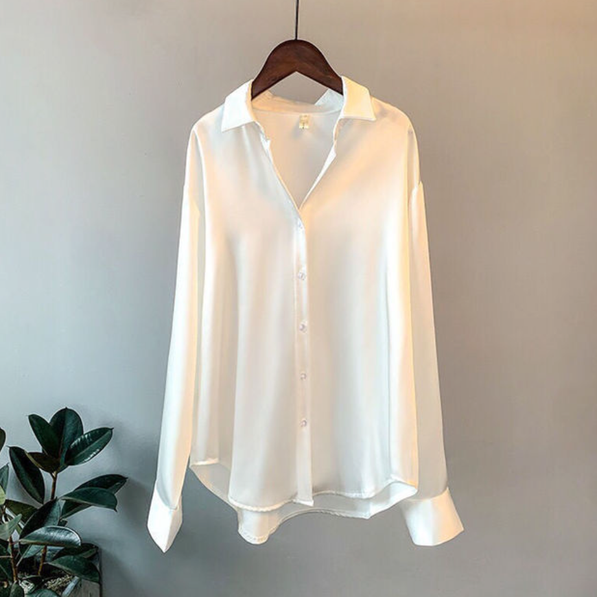 Satin Flow – Minimalistische Blouse
