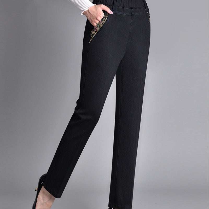 Women's jeans with side pockets and elastic waist